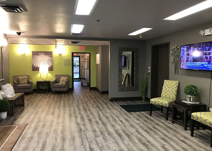 Hotels near Ramada Green Bay