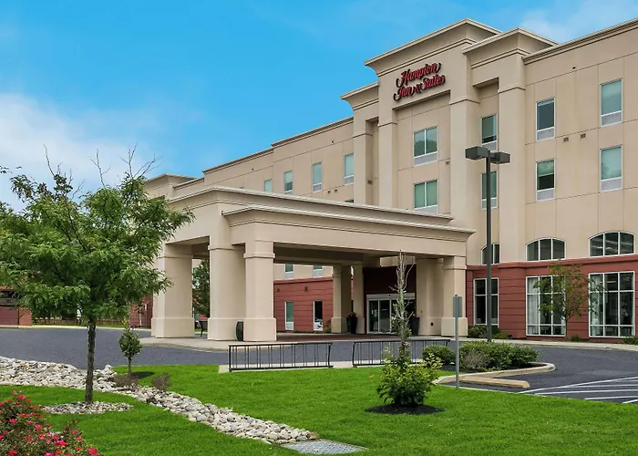 Hotels near Hale Byrnes House