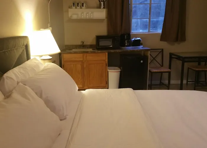 Hotels near Hot Springs Recreation Office