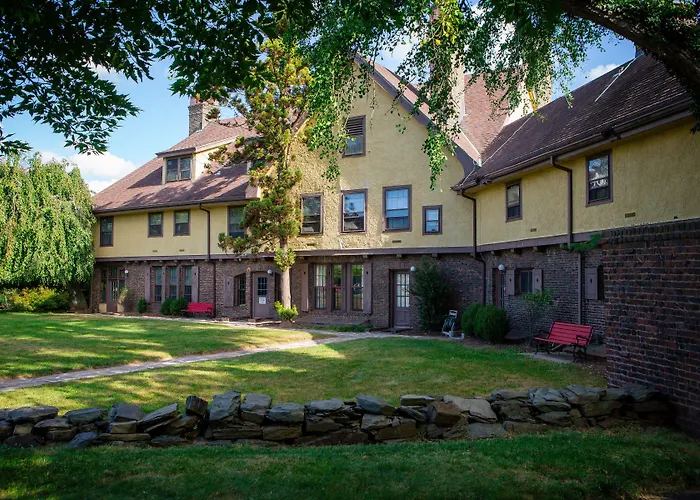 Hotels near Middlesex County College