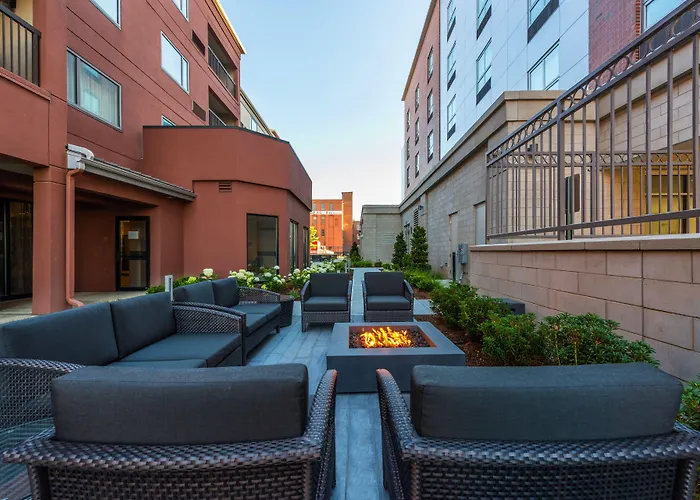Hotels near Eco Tarium
