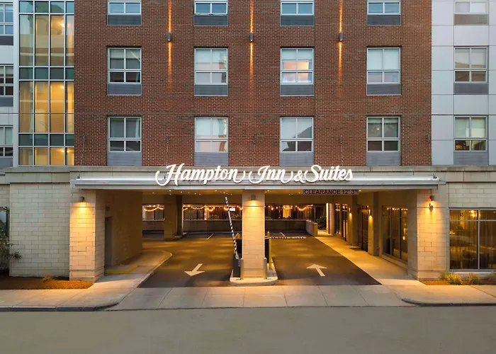 Hotels near Jillian's Billard Club