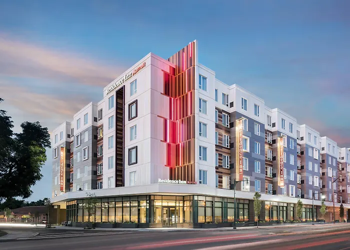Hotels near Fresh Pond Golf Course