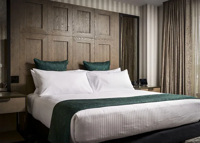 Hotels near Ashwaubenon Recreation Dept