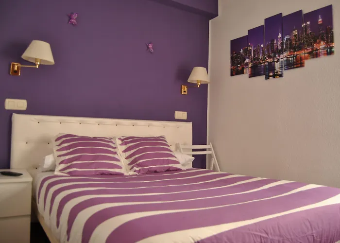 Hotels near Iglesia de San Gil