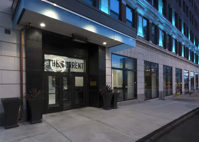 Hotels near Davenport Museum of Art