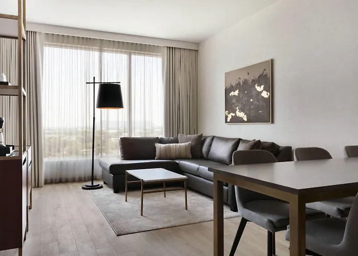 Hotels near Onze Heures Onze