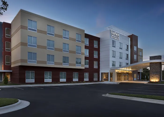 Hotels near Holly Oak Park