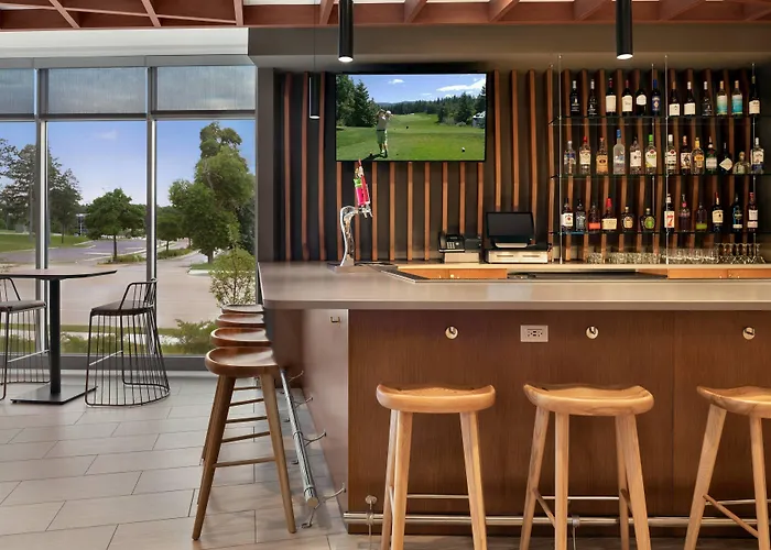 Hotels near Hansen Golf Course