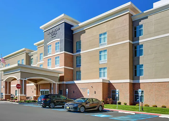 Hotels near Kehoe's Carousel Inc