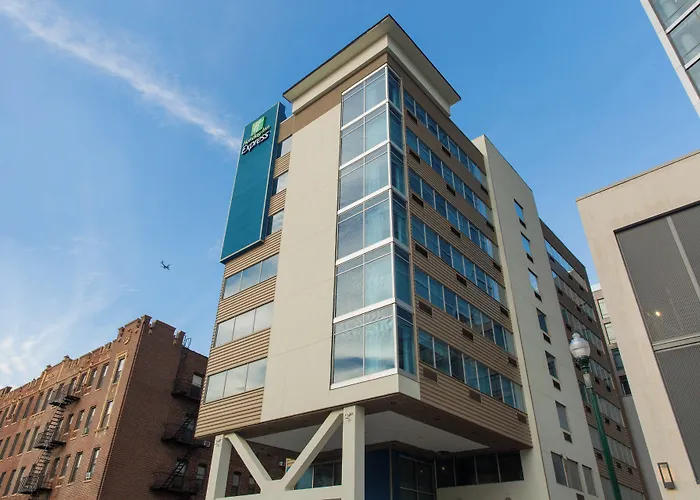 Hotels near Classical Frontiers