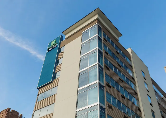 Hotels near Iona College