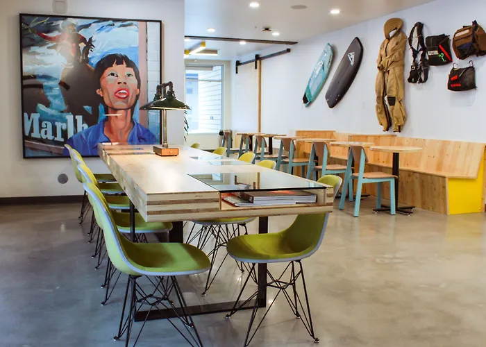 Hotels near Art Museum of Missoula