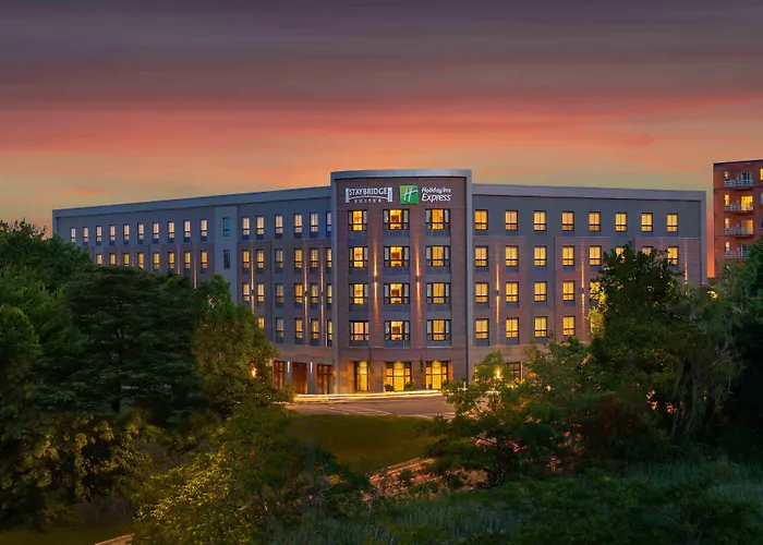 Hotels near Eastern Nazarene College