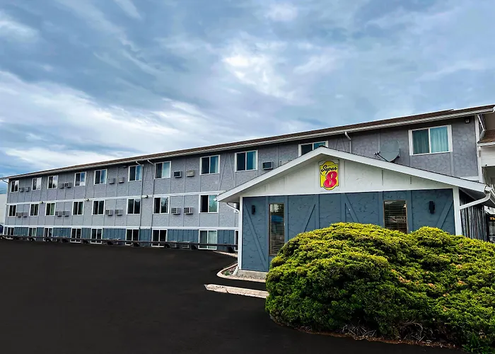 Hotels near Modern Beauty School