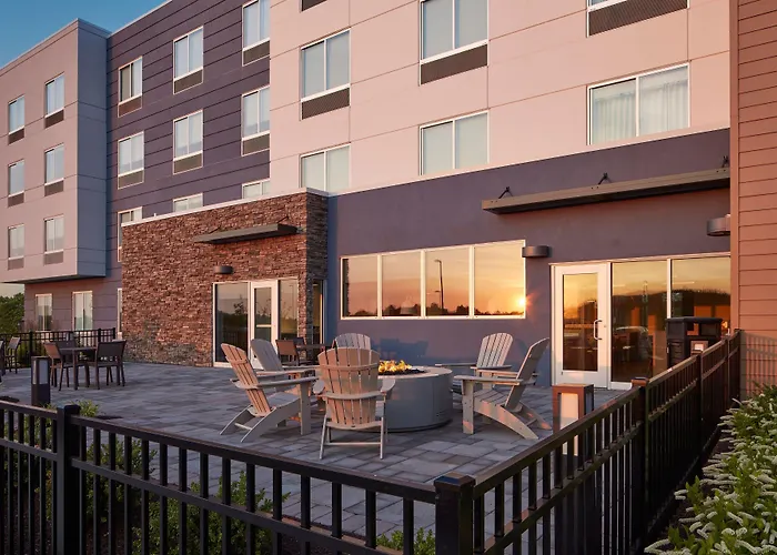 Hotels near Middletown Historical Society