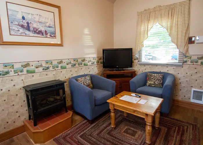 Hotels near Jefferson County Historical
