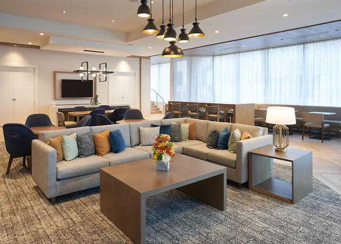 Hotels near Springfield College School