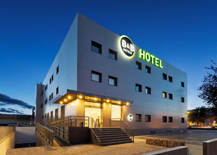 Hotels near New Park Bowling