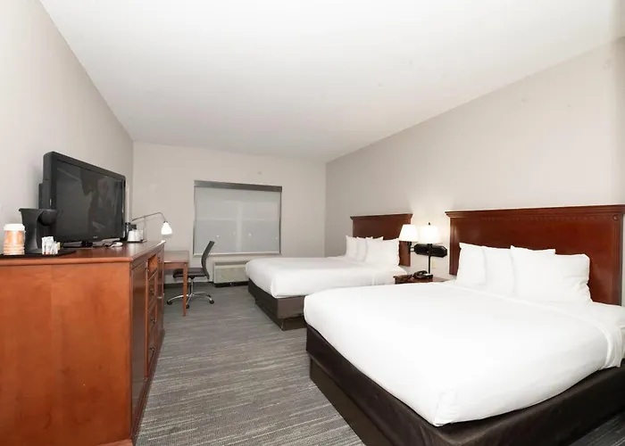 Hotels near Eastern College