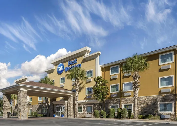 Hotels near Ruiz Studio