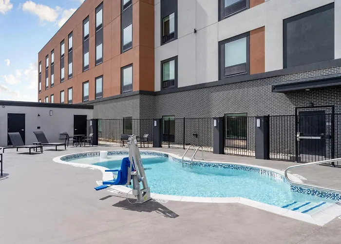 Hotels near Alliance Airport-Alliance Air