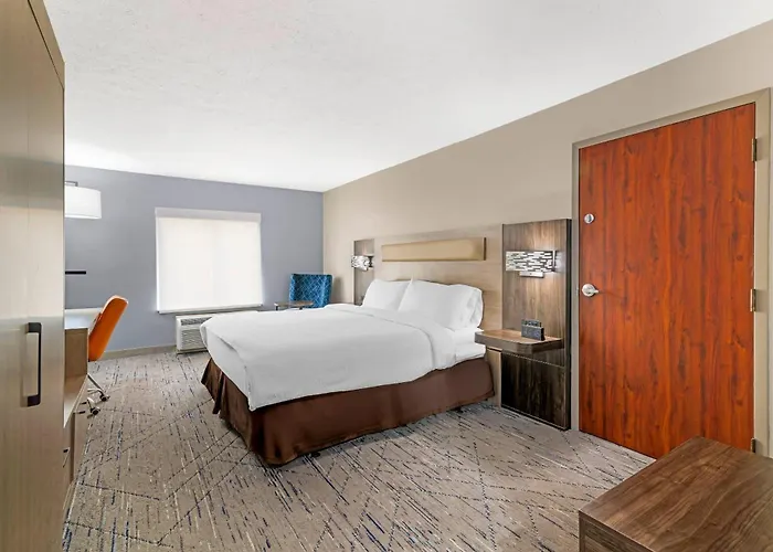 Hotels near Horatio Colony Museum