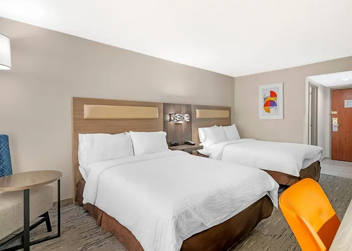 Hotels near Bretwood Golf Course