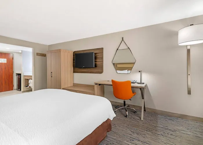 Hotels near Keene Park Maintenance Bldg