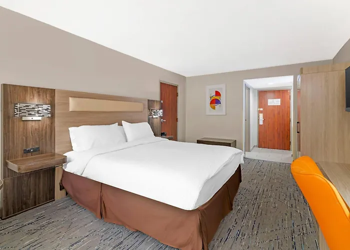 Hotels near Richardson Park