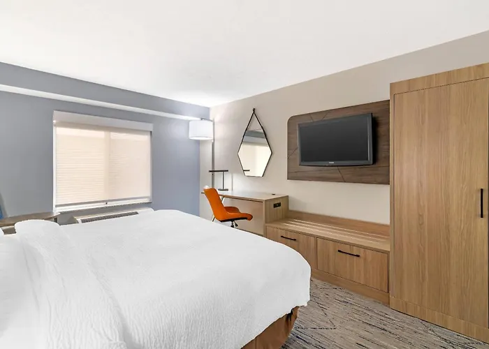 Hotels near Masonic Lodge