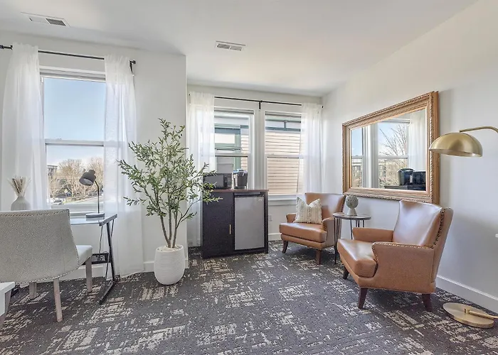 Hotels near Orenco Woods Golf Course