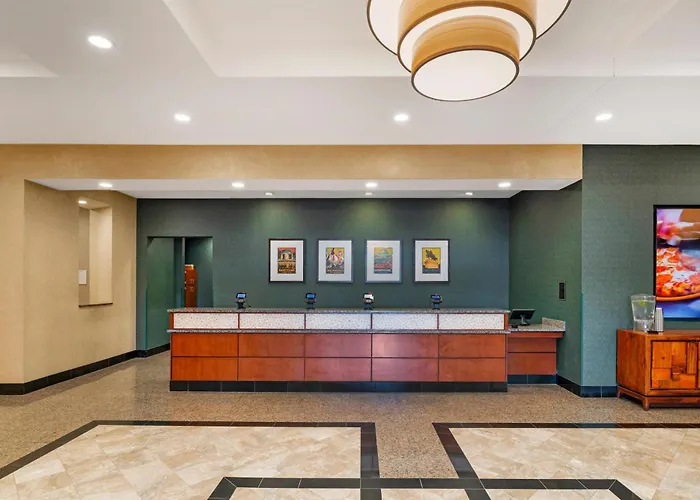 Hotels near Aquarium