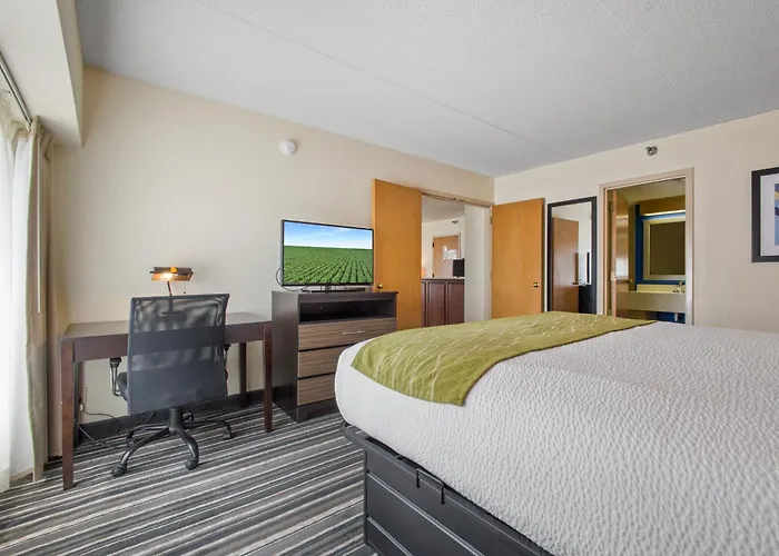 Hotels near Players