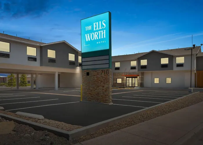 Hotels near Planes of Fame