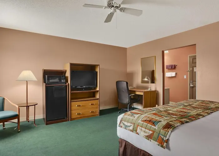 Hotels near Andrew School of Cosmetology