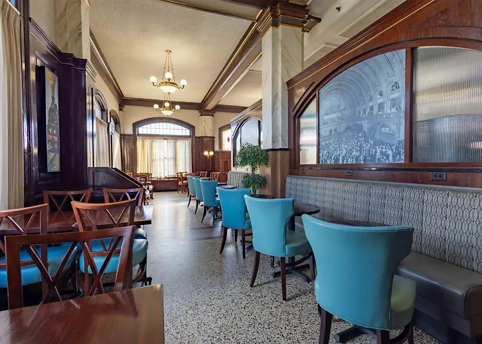 Hotels near Saint Louis African Chorus