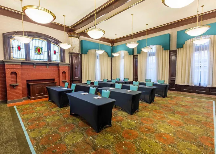 Hotels near Saint Louis University Health