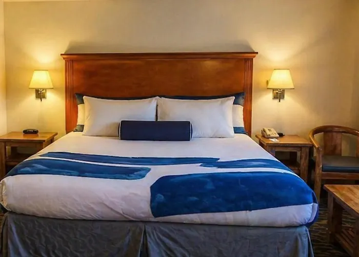 Hotels near Amf Saybrook Bowl