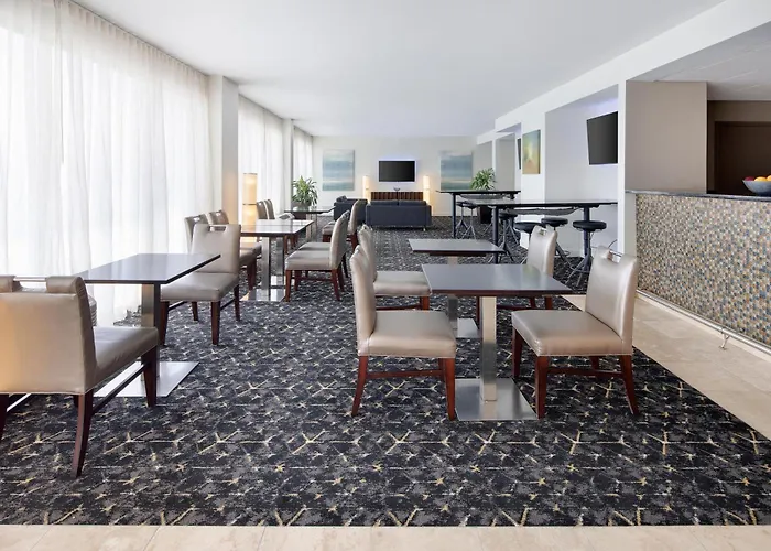 Hotels near Maitland Art Ctr
