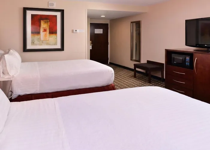 Hotels near Williams School