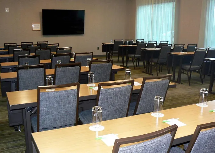 Hotels near University of Phoenix Inc