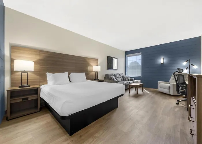 Hotels near Revere Tavern