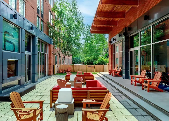 Hotels near Western New England College