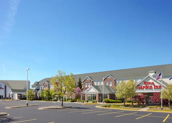 Hotels near Dretzka Golf Course