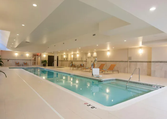 Hotels near Central Park Pool