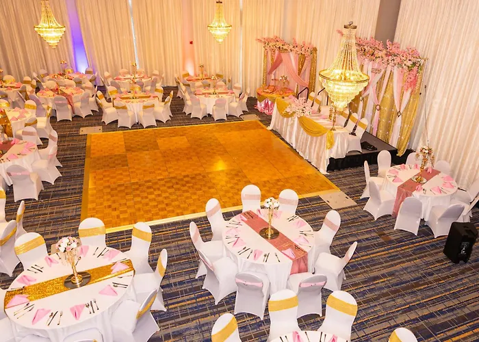 Hotels near Fitchburg City Recreation/park