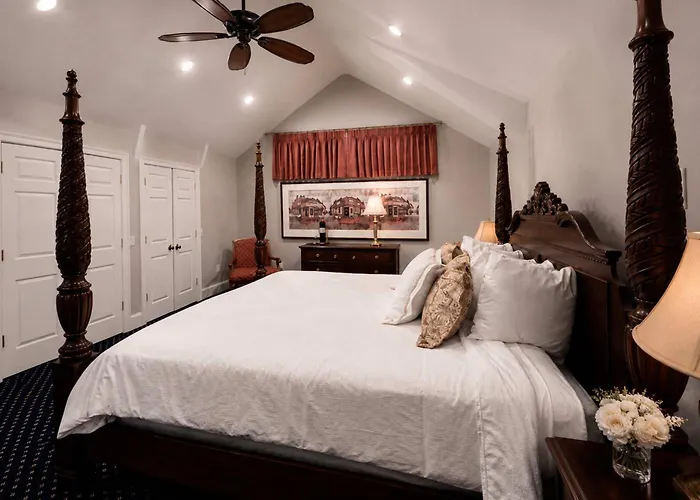 Hotels near Lincoln Train Museum