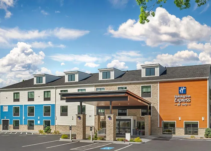 Hotels near Bismore Park