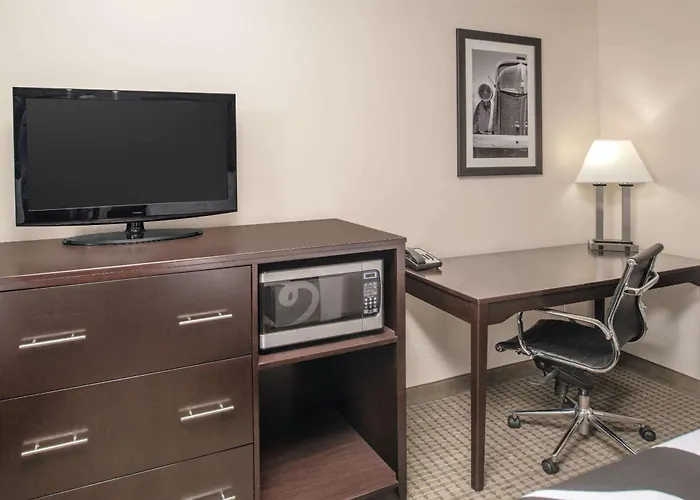 Hotels near Games Etc